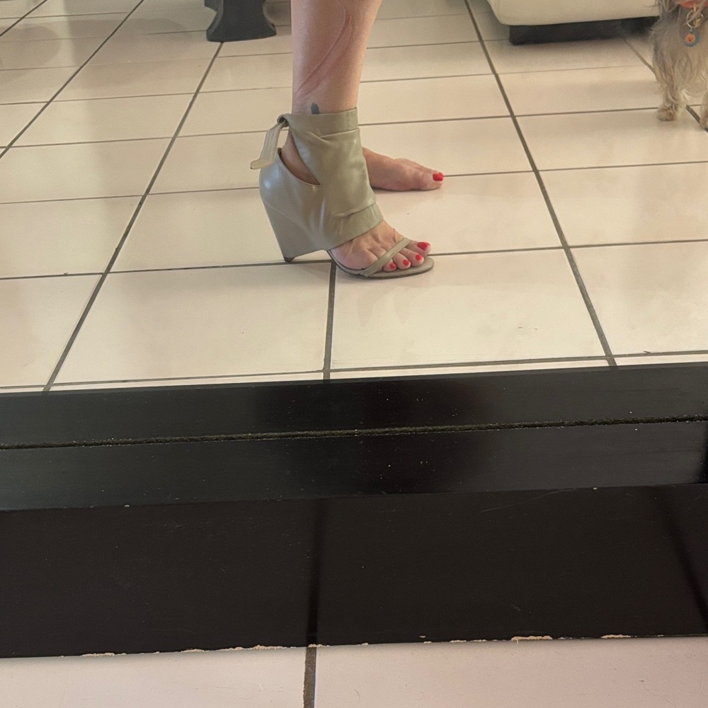 BCBGMaxAzria Lt. Taupe Sandals